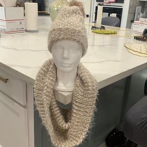 Steve Madden Cozy Cable‎ knit Infinity Scarf and Winter Cap with Fuzzy.